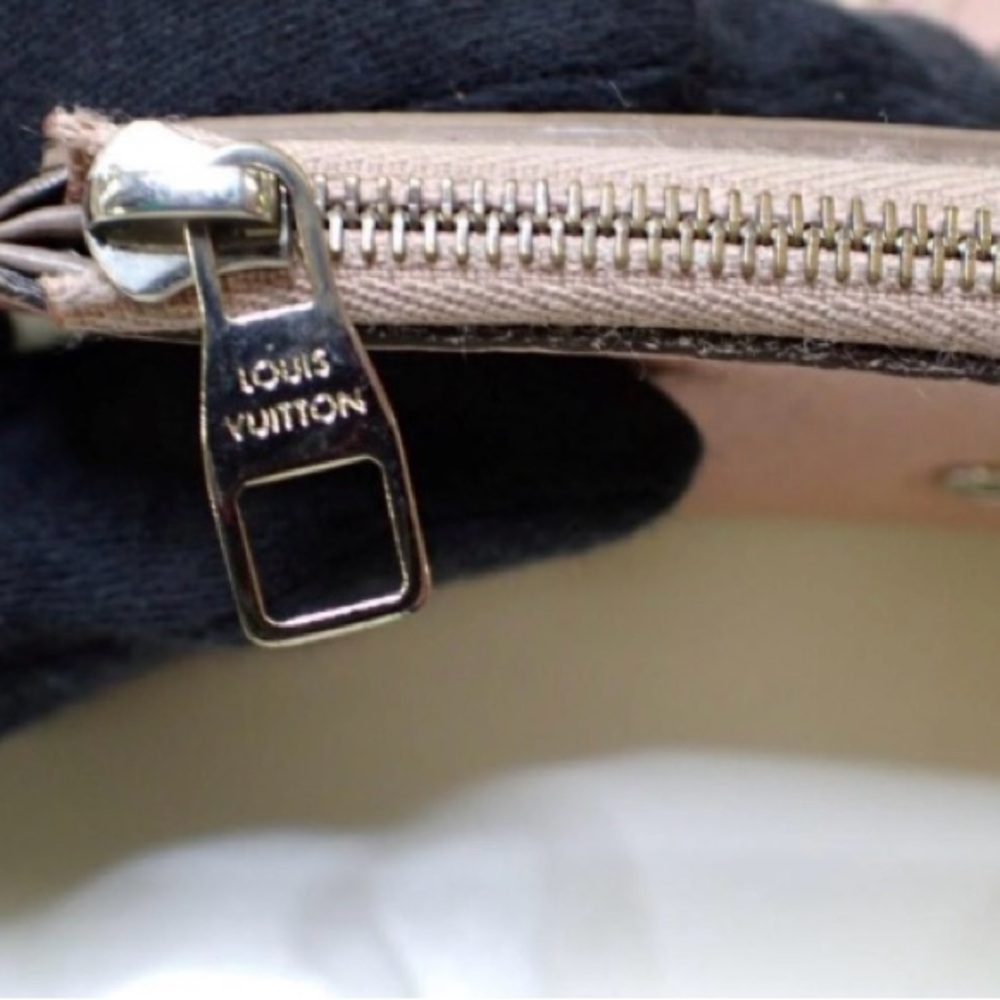 Louis Vuitton Capucines Compact Wallet - Picture 9 of 16